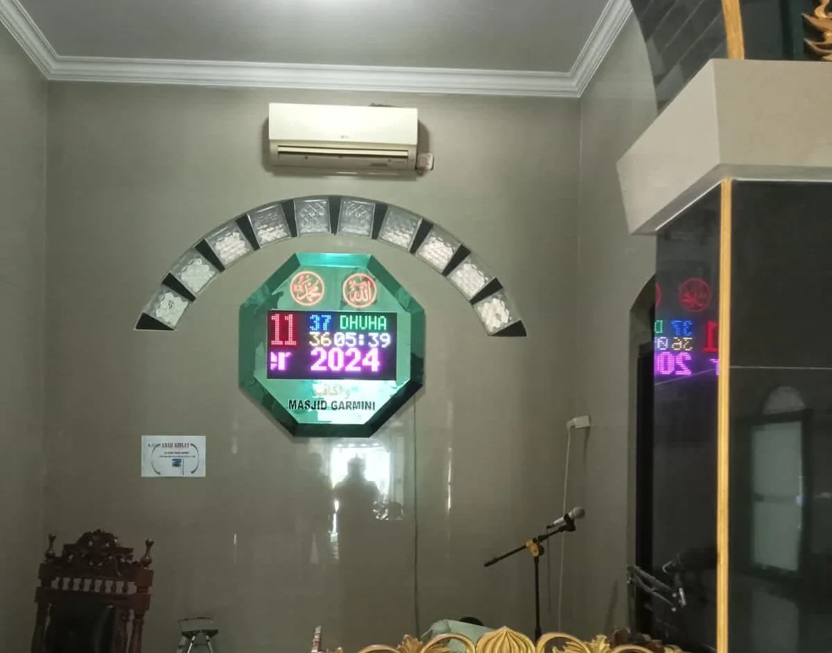 Running Text & Jam Masjid Custom 8 buatan AMP Advertising Cirebon